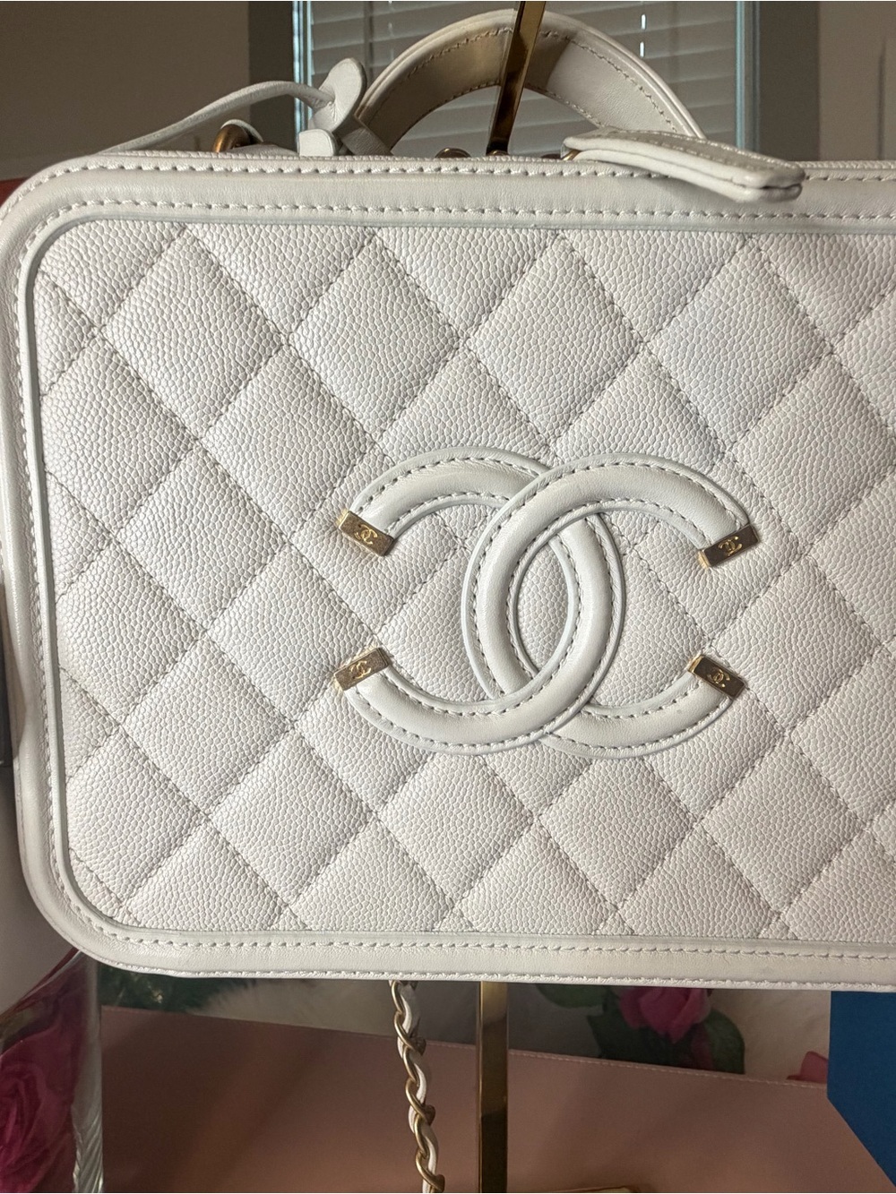 Authentic Chanel CC Filigree Vanity Case White Caviar Gold Hardware COA ICONIC - Picture 2 of 16